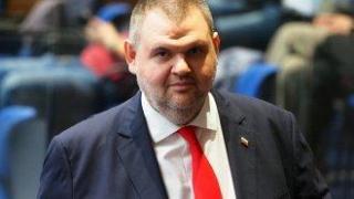 Пеевски се подиграва с "татко Бойко", Борисов пита защо Терзиев говори за Таки като за мафия